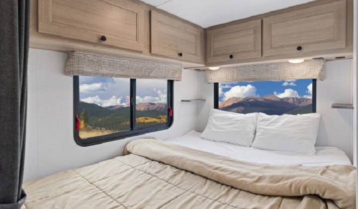 Camper/Roadbear/Type SVC 23-25/Bett hinten