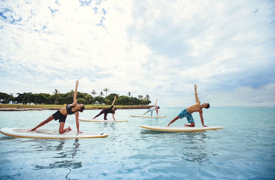 Yoga auf dem Surfbrett