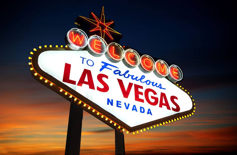 Schild Willkommen in Las Vegas bei Nacht