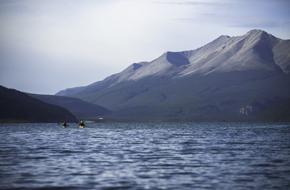 Kayakfahren auf dem Muncho Lake