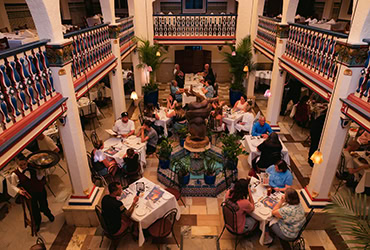 Andalusischer Patio-Speisesaal des Columbia Restaurants in Ybor City (Tampa, Florida)
