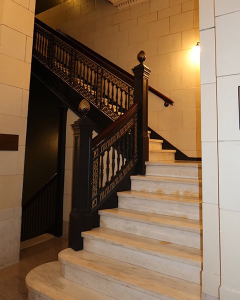 historische Treppenaufgänge im David Whitney Building